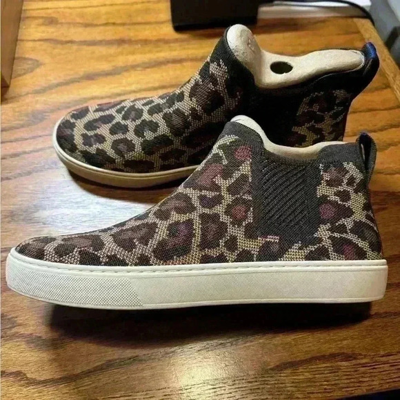 Rothy's The Chelsea High Top Sneaker Boot in Size 10 Wildcat Cheetah - Picture 3 of 3